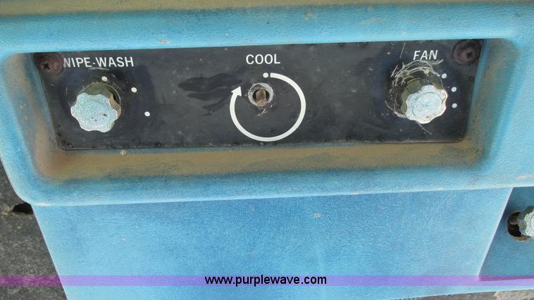 image for item I3003 1978 Ford 9700 tractor