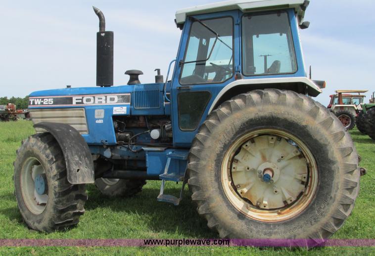 image for item I3004 Ford TW25 MFWD tractor