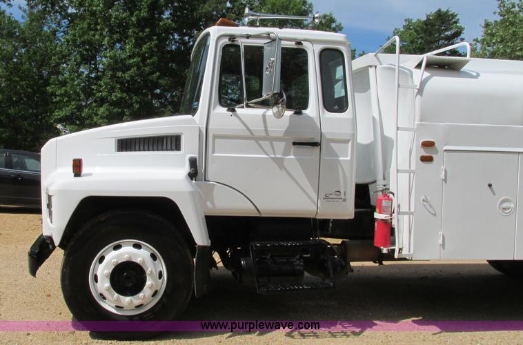 image for item I3005 1993 Mack B4900 fuel truck