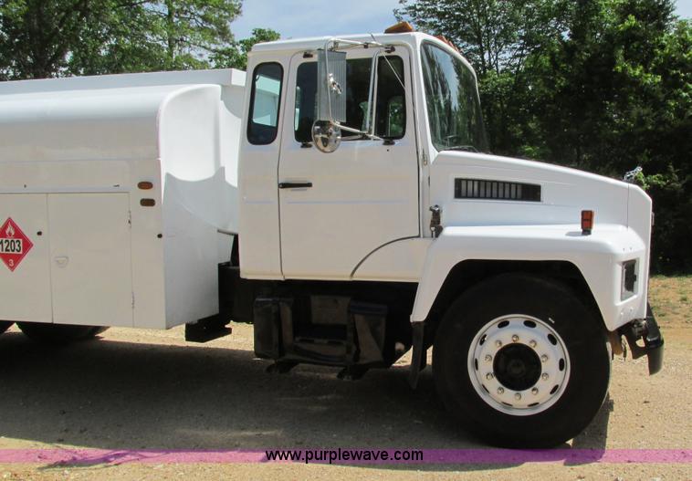 image for item I3005 1993 Mack B4900 fuel truck