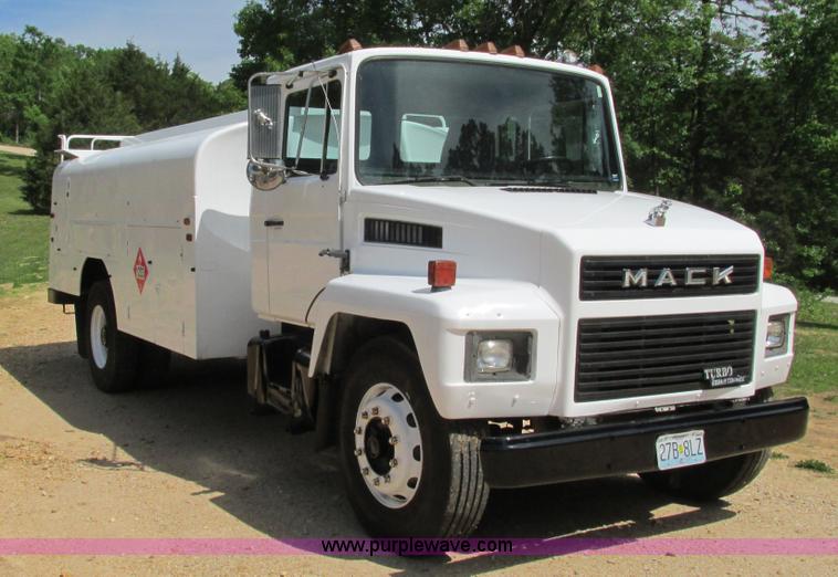 image for item I3005 1993 Mack B4900 fuel truck