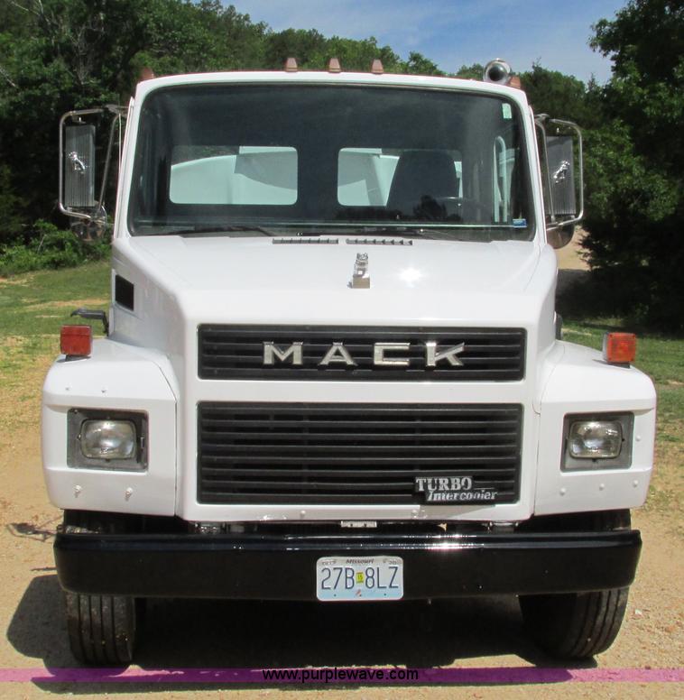 image for item I3005 1993 Mack B4900 fuel truck