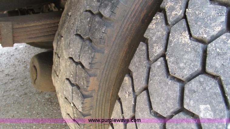 image for item I3005 1993 Mack B4900 fuel truck