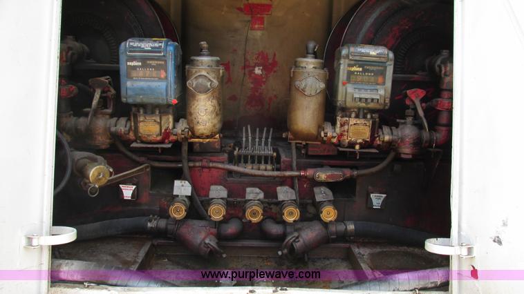 image for item I3005 1993 Mack B4900 fuel truck