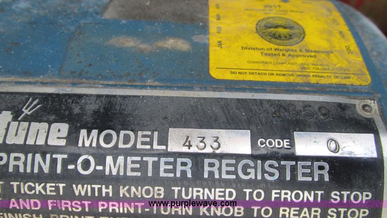 image for item I3005 1993 Mack B4900 fuel truck