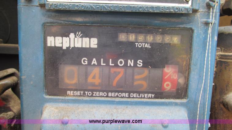 image for item I3005 1993 Mack B4900 fuel truck