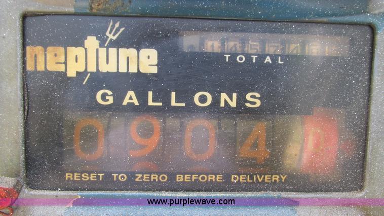 image for item I3005 1993 Mack B4900 fuel truck