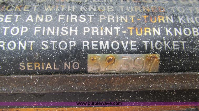 image for item I3005 1993 Mack B4900 fuel truck