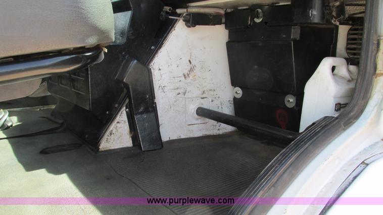 image for item I3005 1993 Mack B4900 fuel truck