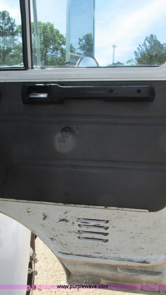 image for item I3005 1993 Mack B4900 fuel truck