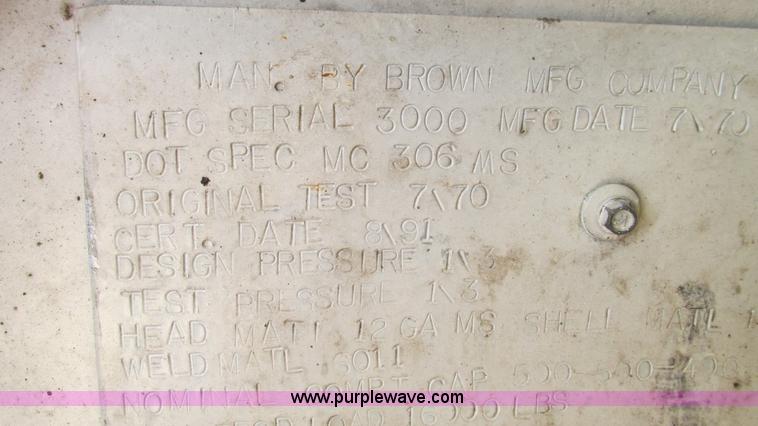 image for item I3005 1993 Mack B4900 fuel truck