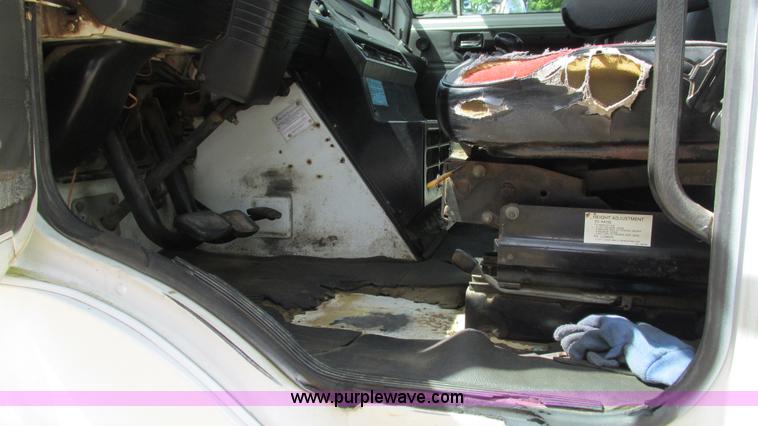 image for item I3005 1993 Mack B4900 fuel truck