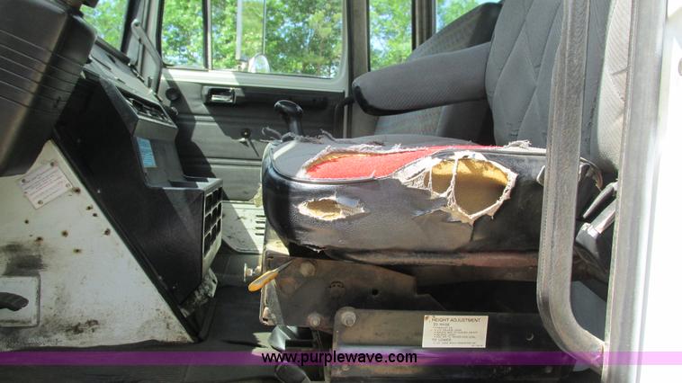 image for item I3005 1993 Mack B4900 fuel truck