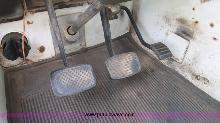 image for item I3005 1993 Mack B4900 fuel truck