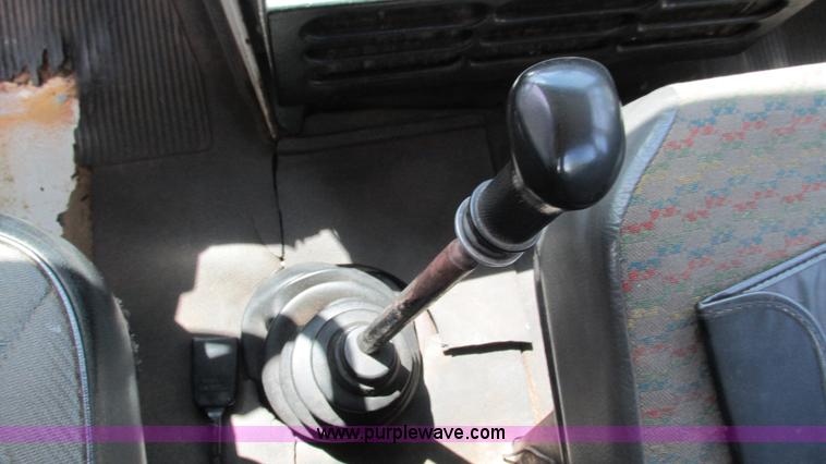 image for item I3005 1993 Mack B4900 fuel truck