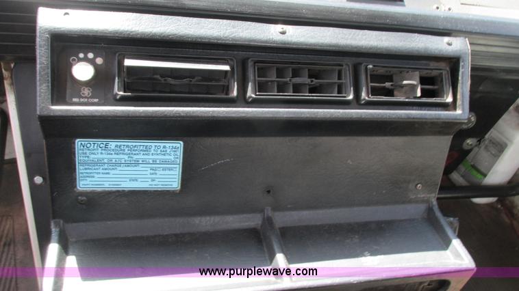 image for item I3005 1993 Mack B4900 fuel truck