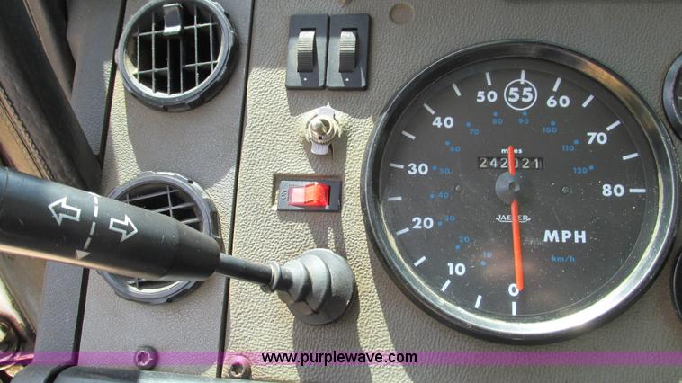 image for item I3005 1993 Mack B4900 fuel truck