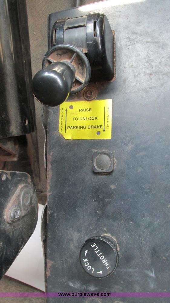 image for item I3005 1993 Mack B4900 fuel truck