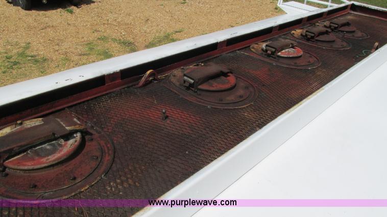 image for item I3005 1993 Mack B4900 fuel truck