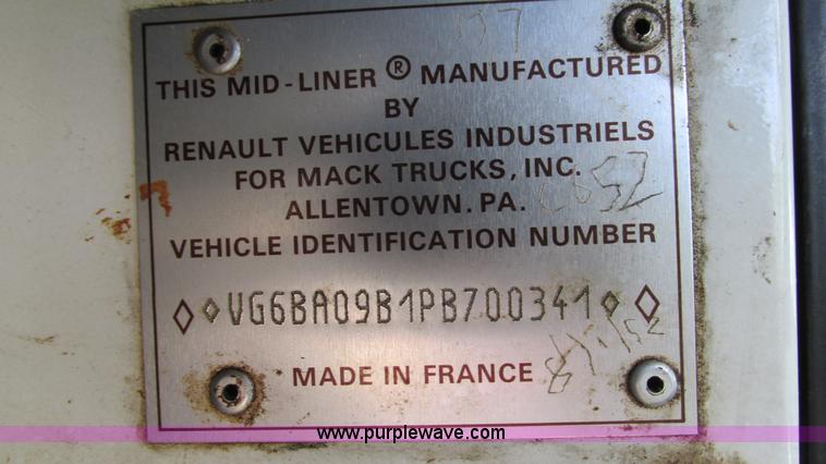 image for item I3005 1993 Mack B4900 fuel truck