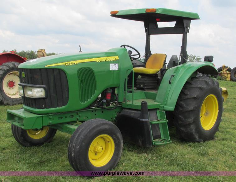 image for item I3016 2006 John Deere 6220L tractor