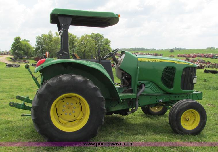 image for item I3016 2006 John Deere 6220L tractor