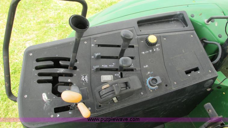 image for item I3016 2006 John Deere 6220L tractor