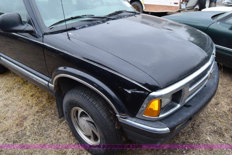 image for item J6619 1995 Chevrolet Blazer SUV