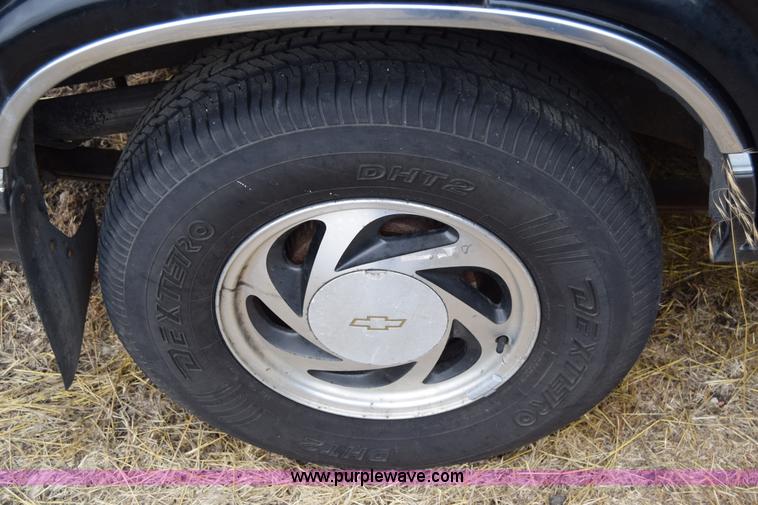 image for item J6619 1995 Chevrolet Blazer SUV