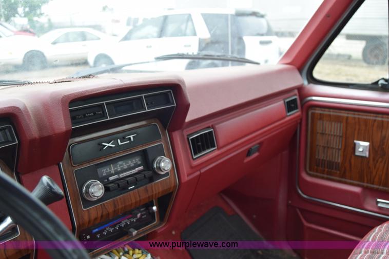 image for item J6620 1983 Ford F150 pickup truck