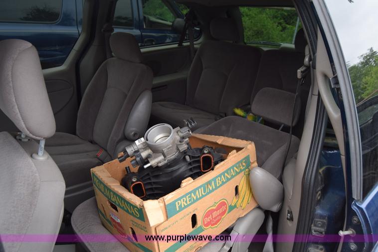 image for item J6622 2002 Dodge Grand Caravan van