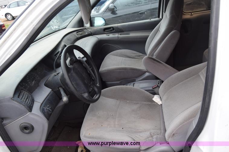 image for item J6624 1996 Ford Windstar GL