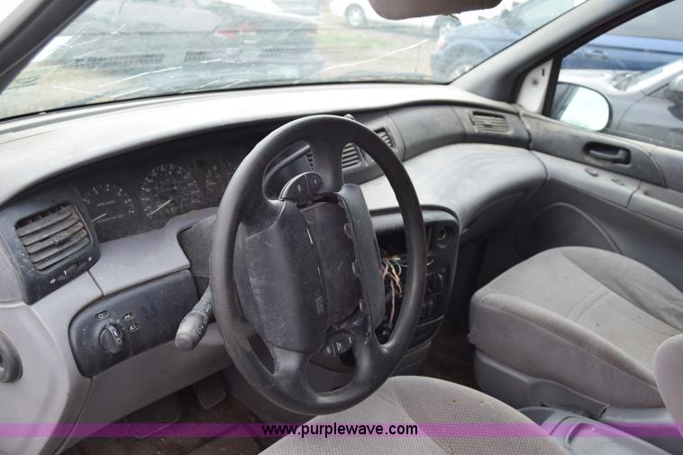 image for item J6624 1996 Ford Windstar GL