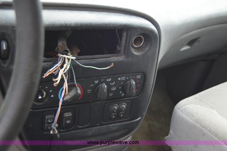 image for item J6624 1996 Ford Windstar GL