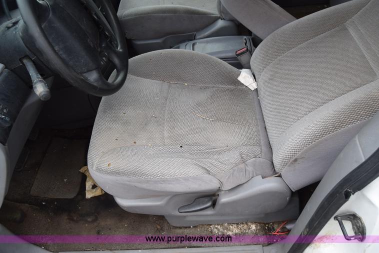 image for item J6624 1996 Ford Windstar GL