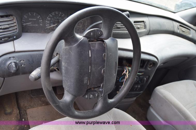 image for item J6624 1996 Ford Windstar GL