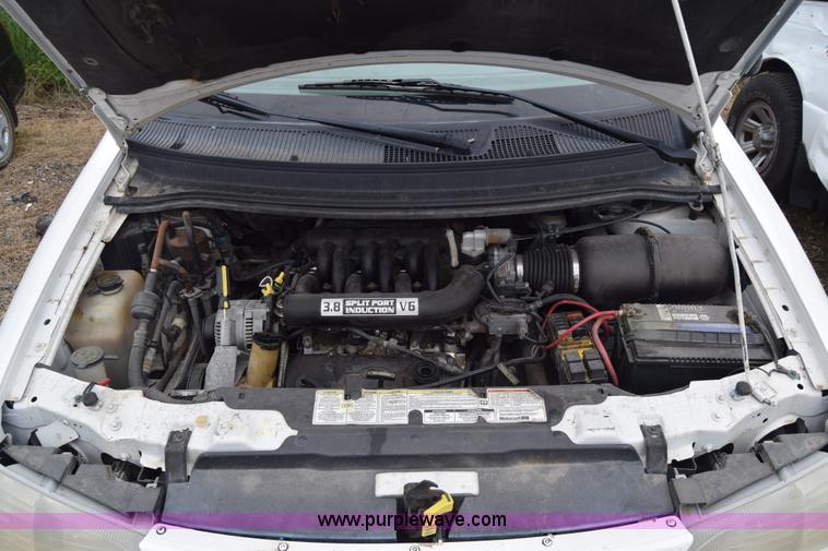 image for item J6624 1996 Ford Windstar GL