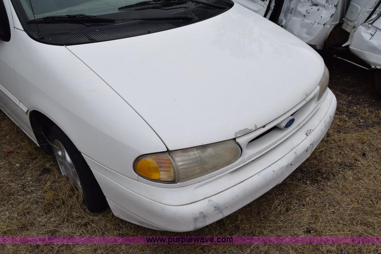 image for item J6624 1996 Ford Windstar GL