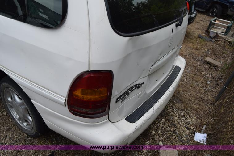 image for item J6624 1996 Ford Windstar GL