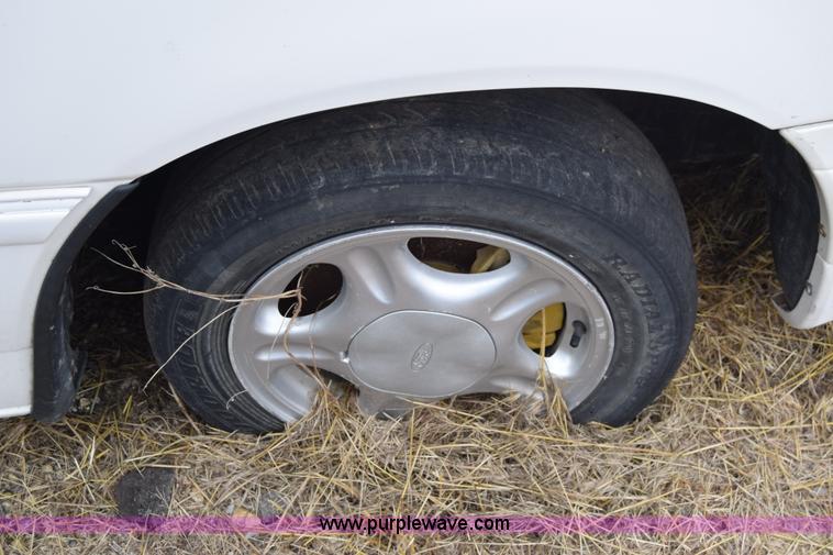 image for item J6624 1996 Ford Windstar GL