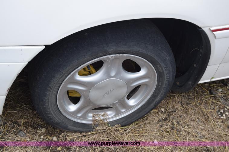 image for item J6624 1996 Ford Windstar GL