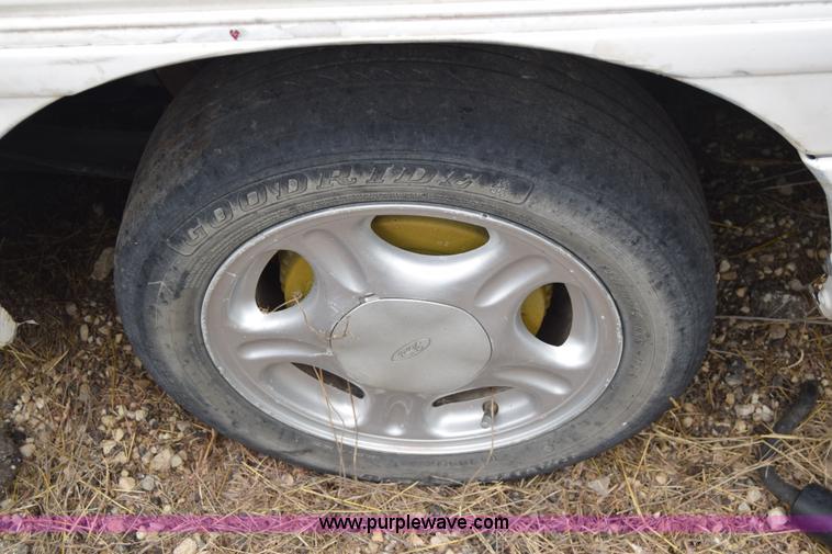 image for item J6624 1996 Ford Windstar GL