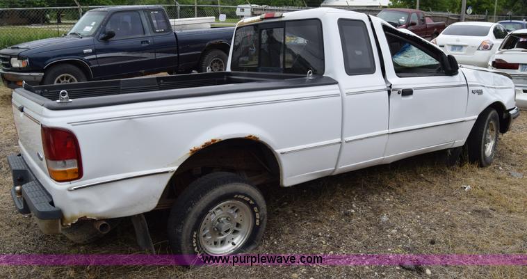 image for item J6627 1994 Ford Ranger pickup truck