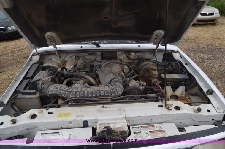 image for item J6627 1994 Ford Ranger pickup truck