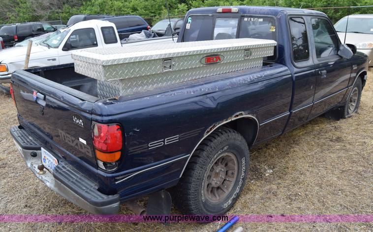 image for item J6628 1995 Mazda B4000 pickup truck
