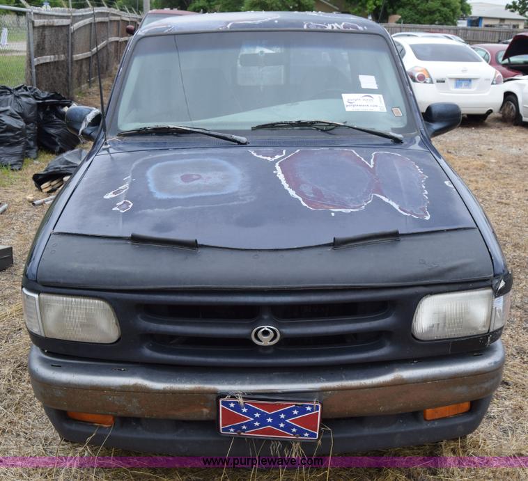 image for item J6628 1995 Mazda B4000 pickup truck