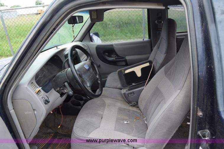 image for item J6628 1995 Mazda B4000 pickup truck