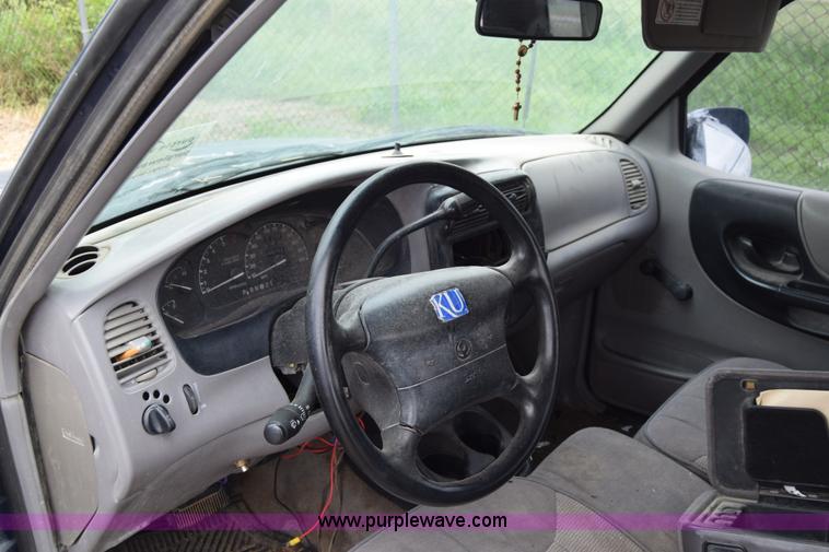 image for item J6628 1995 Mazda B4000 pickup truck