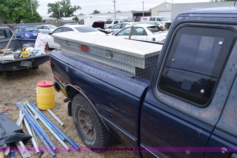 image for item J6628 1995 Mazda B4000 pickup truck