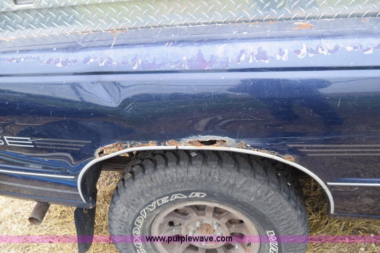 image for item J6628 1995 Mazda B4000 pickup truck